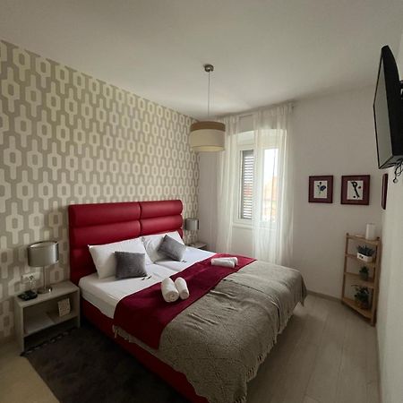 Apartment Arena Pula Luaran gambar