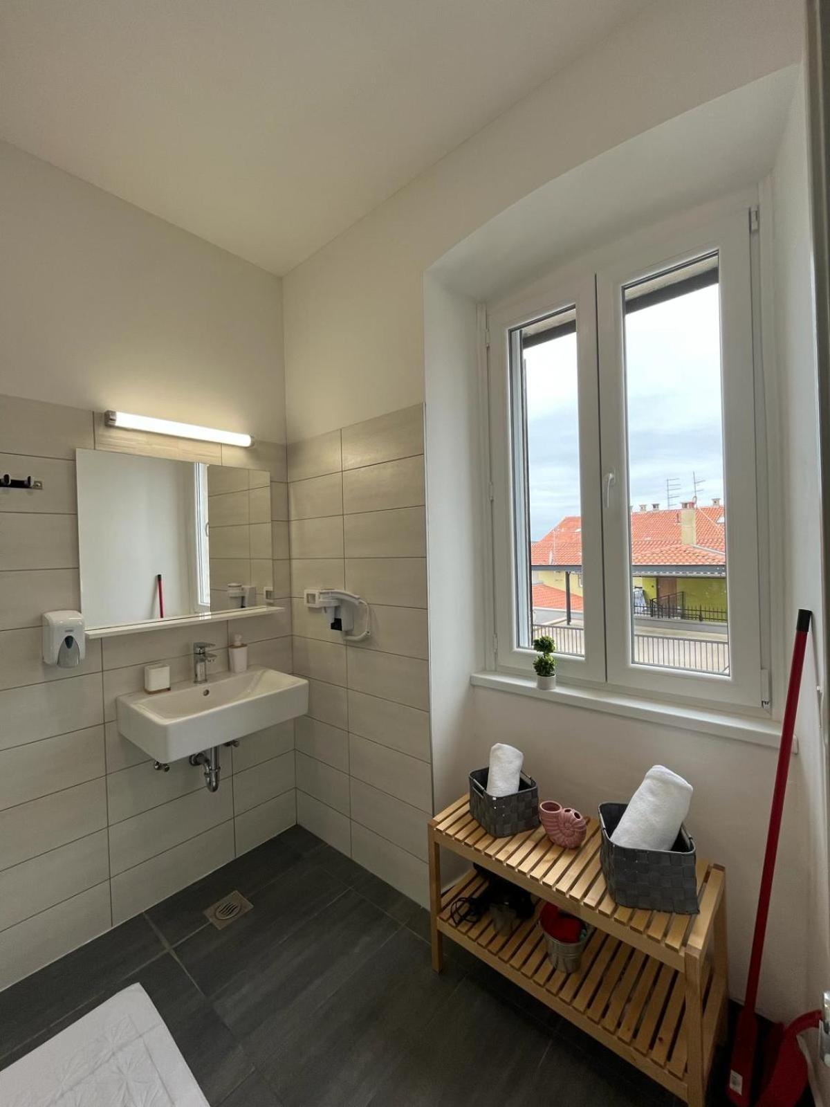 Apartment Arena Pula Luaran gambar