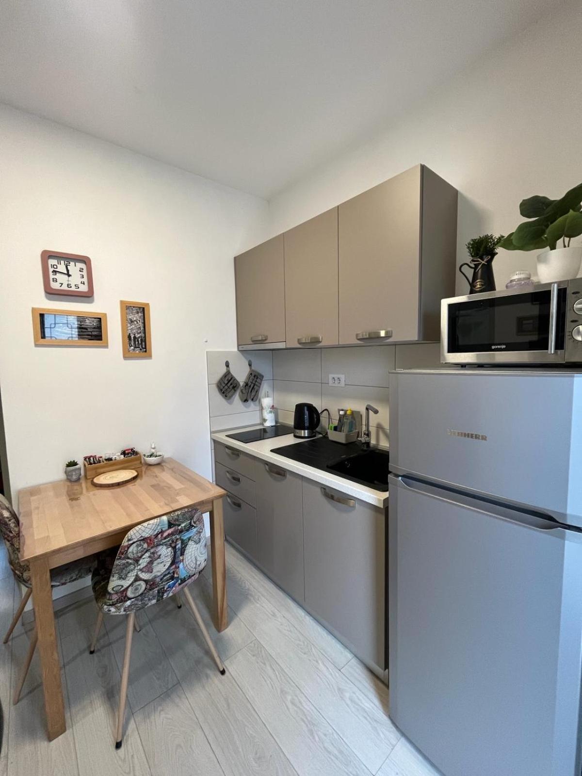 Apartment Arena Pula Luaran gambar
