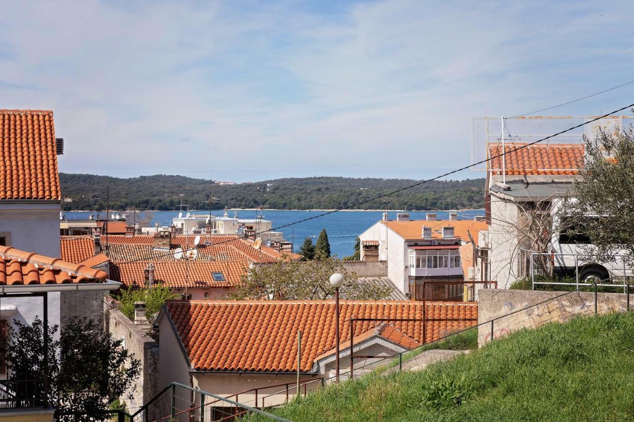 Apartment Arena Pula Luaran gambar