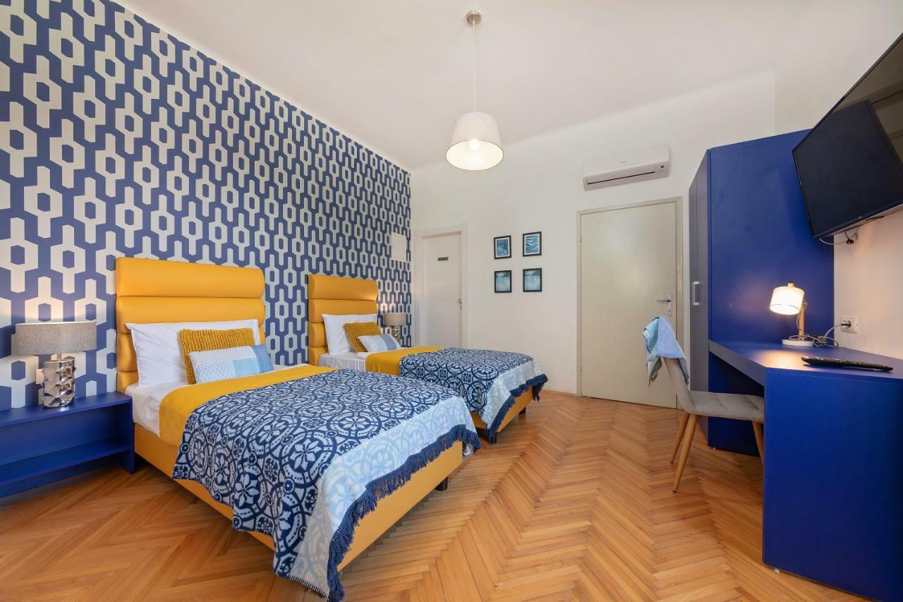 Apartment Arena Pula Luaran gambar