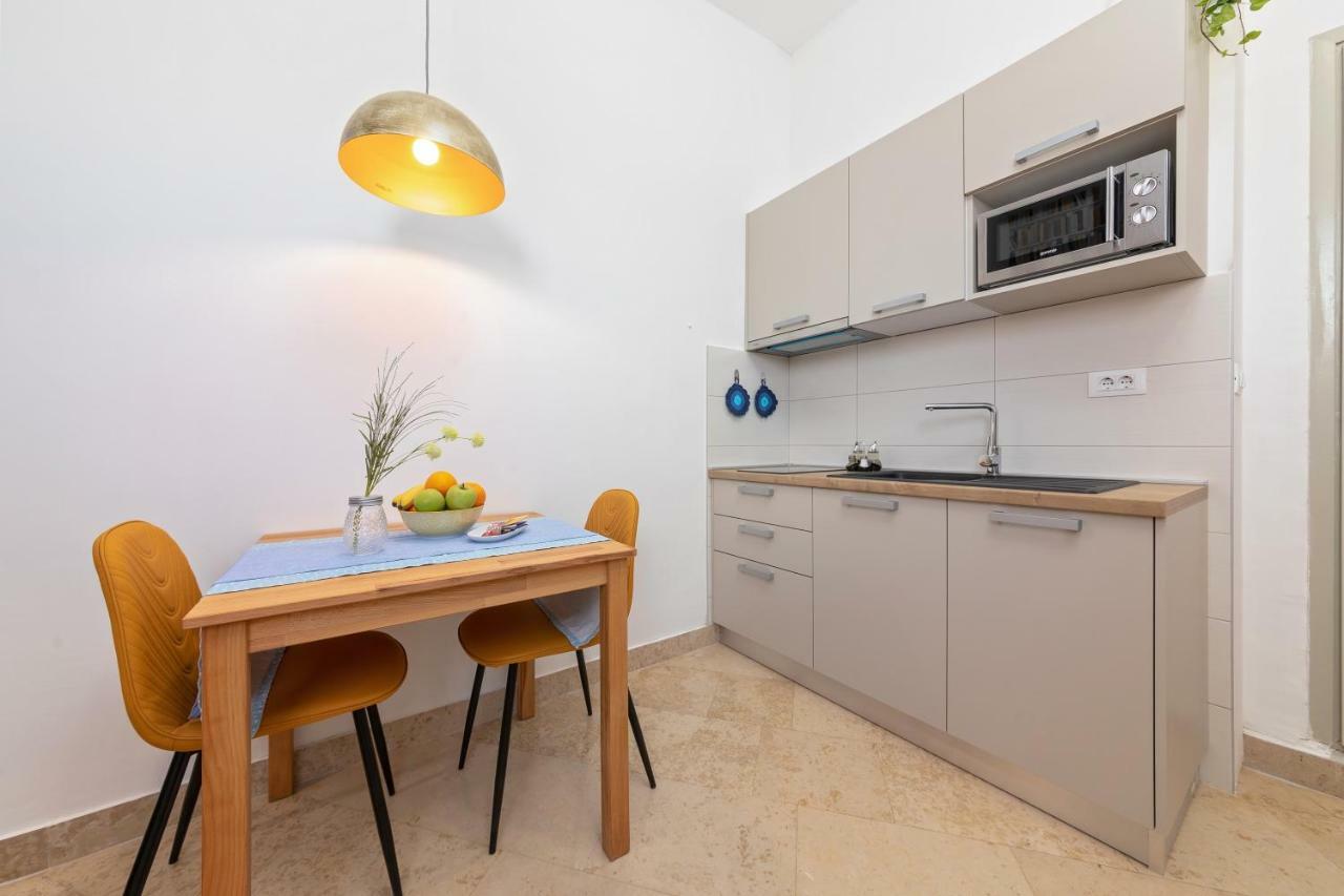 Apartment Arena Pula Luaran gambar