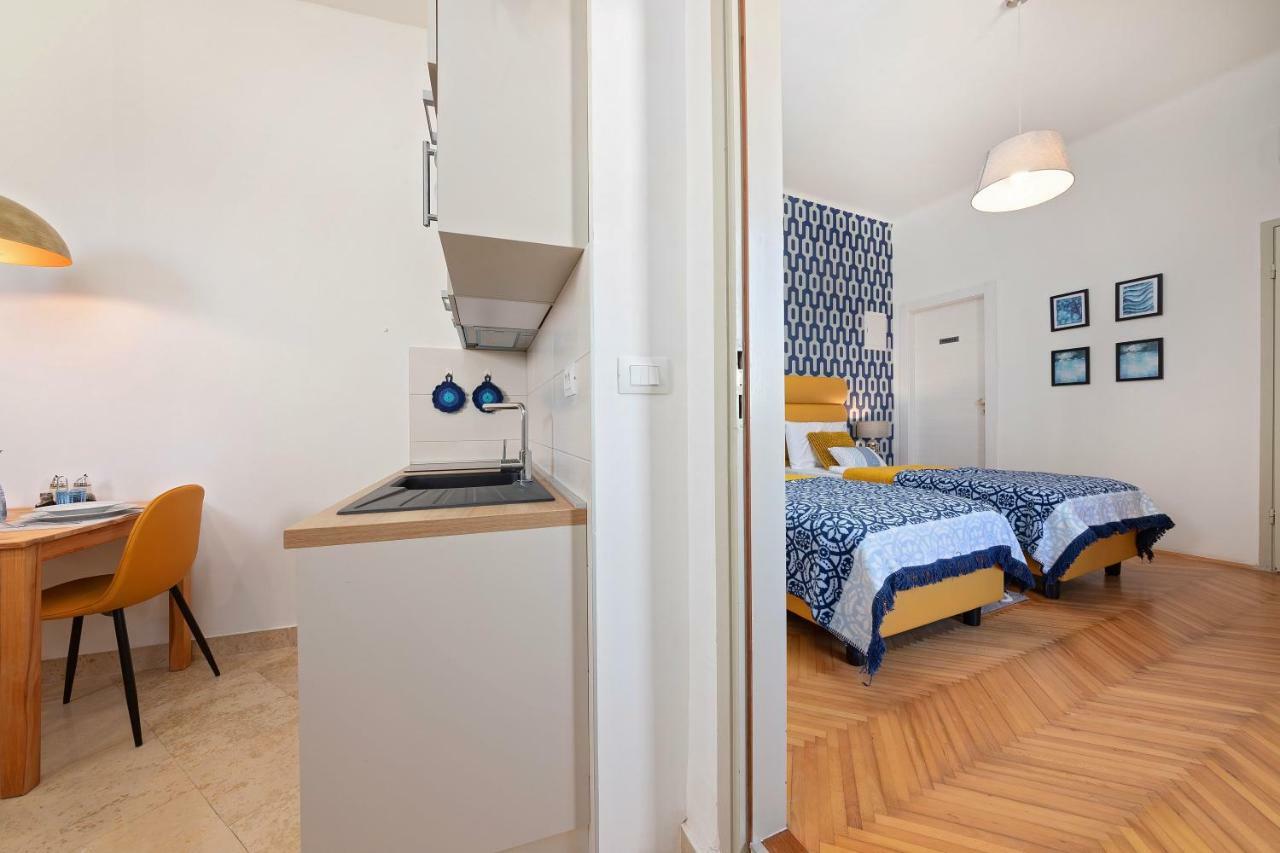 Apartment Arena Pula Luaran gambar